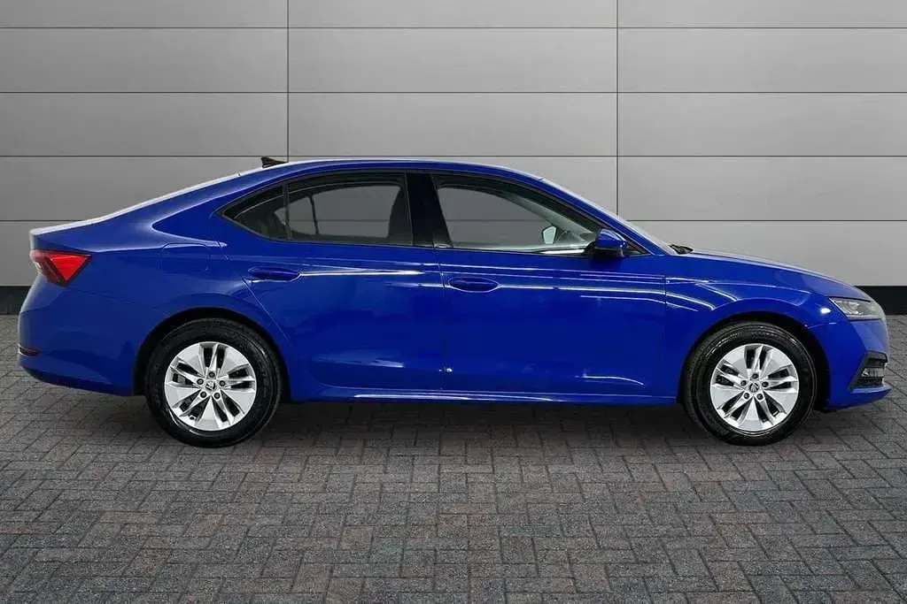 Used Skoda Octavia SE 110 HP (80 kW) 2022 Energy blue Hatchback