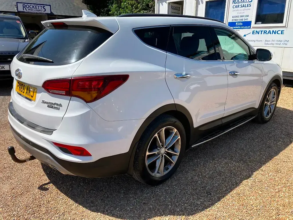 Used Hyundai Santa Fe Premium SE 200 HP (147 kW) 2016 White SUV