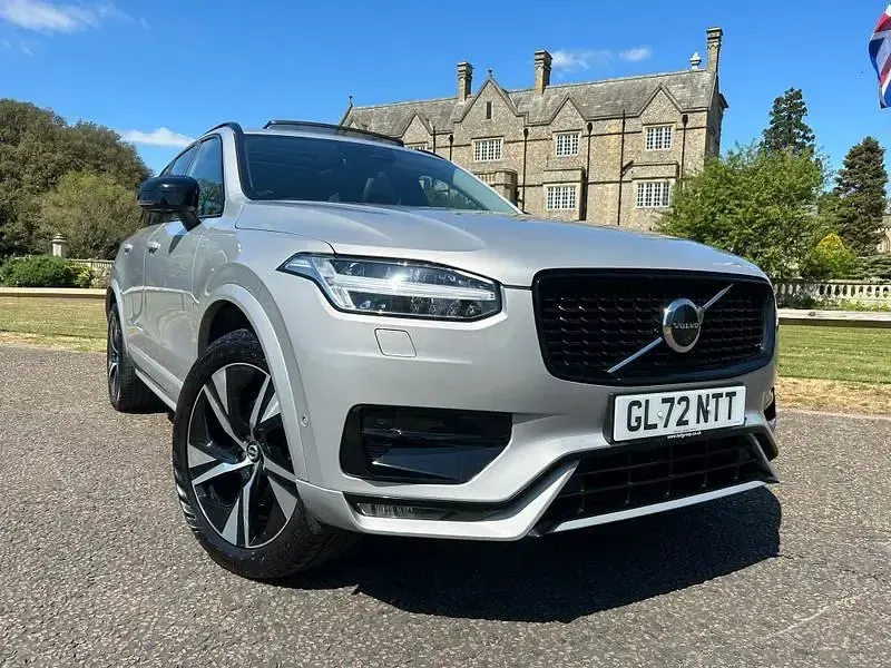 Używany Volvo XC90 Plus 250 KM (183 kW) 2023 Srebrny SUV