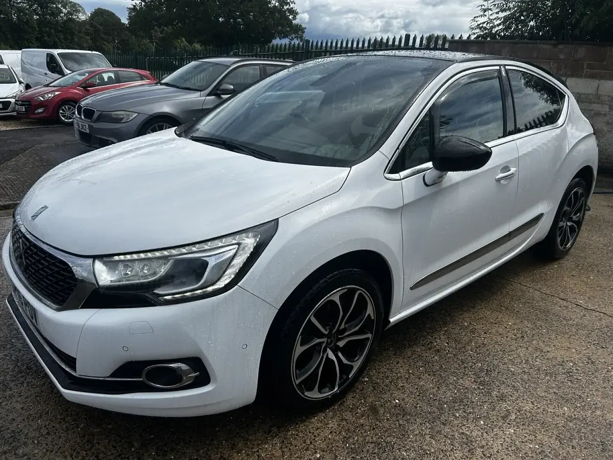 Used DS Automobiles DS4 Prestige 130 HP (95 kW) 2016 White Hatchback