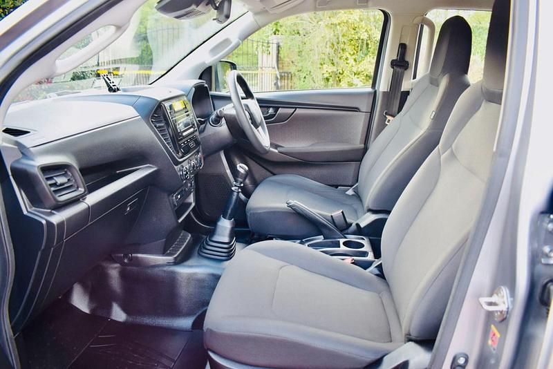 Used Isuzu D-Max 163 HP (119 kW) 2022 Silver Pickup