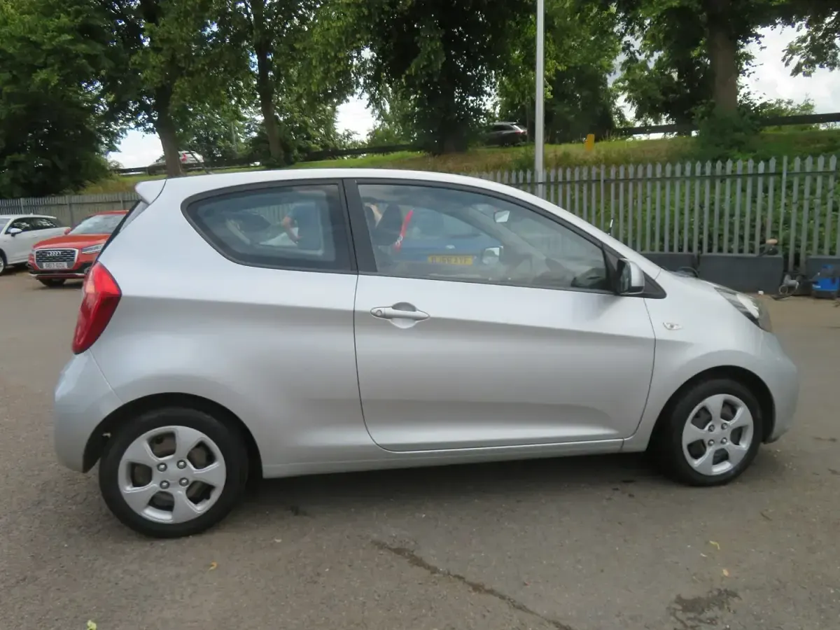 Used Kia Picanto Air 68 HP (50 kW) 2011 Silver Hatchback