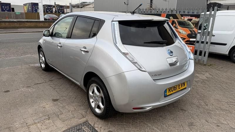 Used Nissan Leaf 80 kW (109 HP) 2011 Silver Hatchback