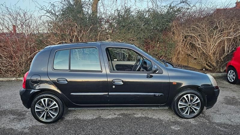 Used Renault Clio II Expression 2002 Black Hatchback
