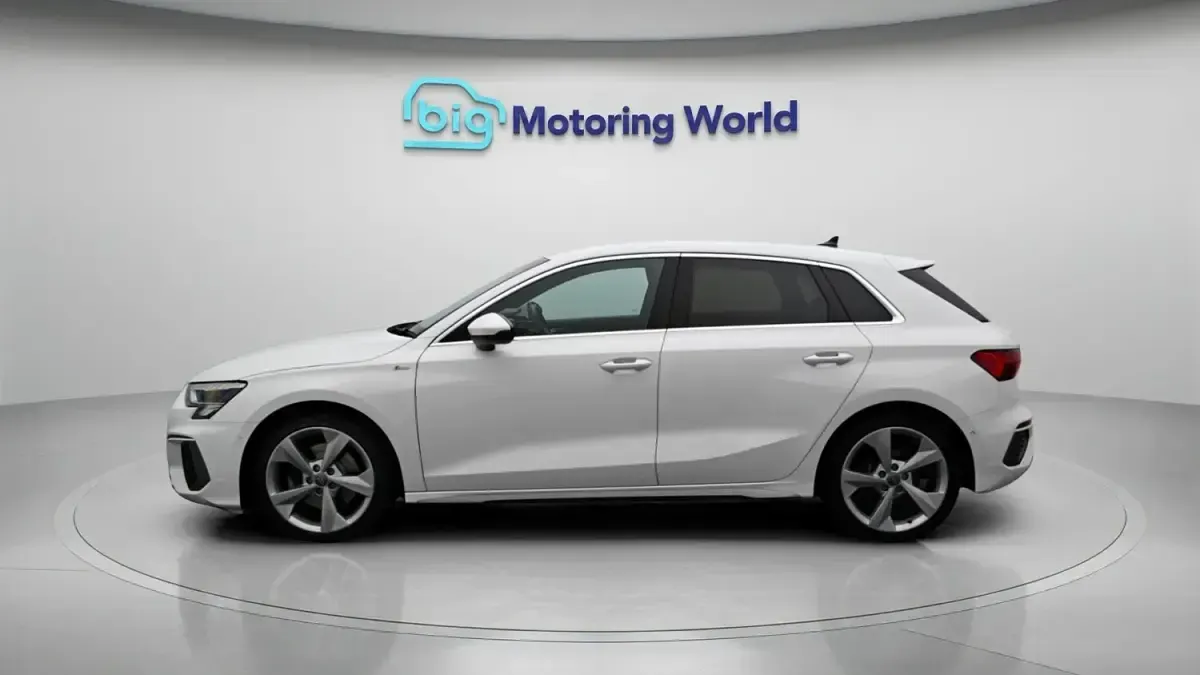 Used Audi A3 Sportback S-Line 150 HP (110 kW) 2020 White Hatchback