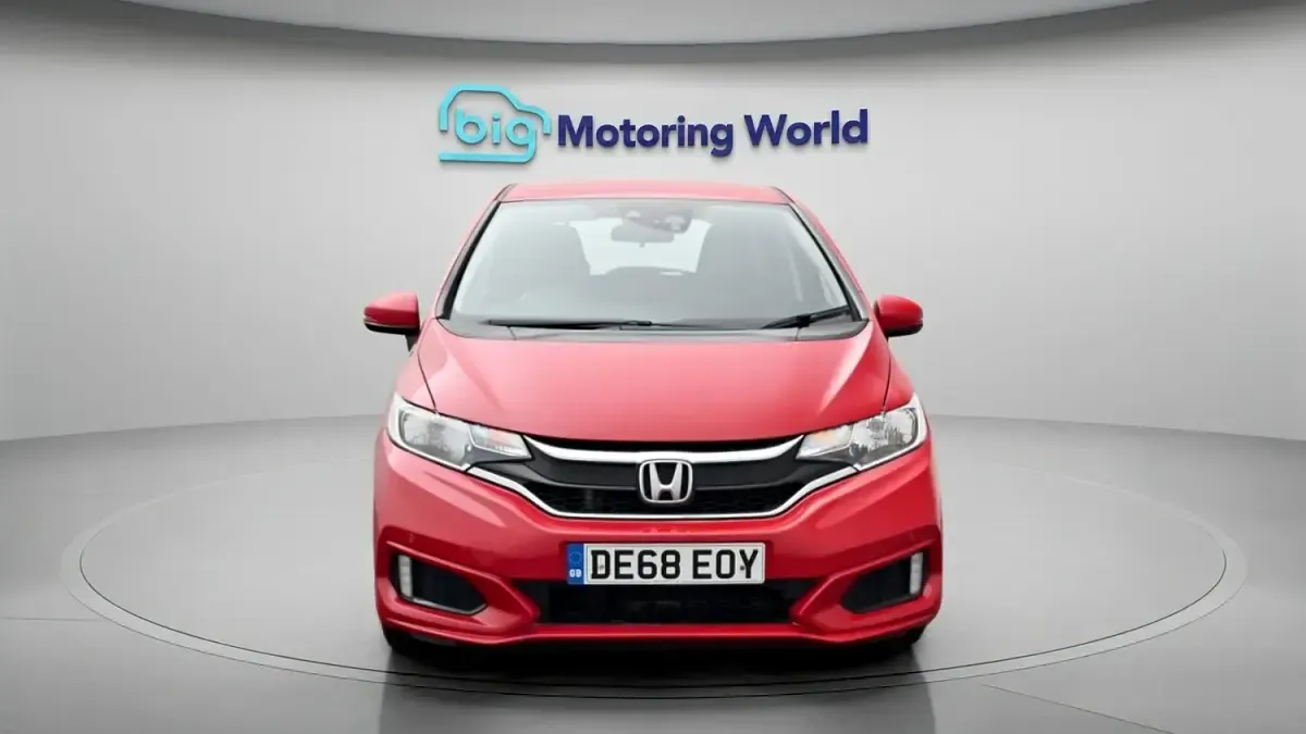 Used Honda Jazz SE 102 HP (75 kW) 2018 Red Hatchback