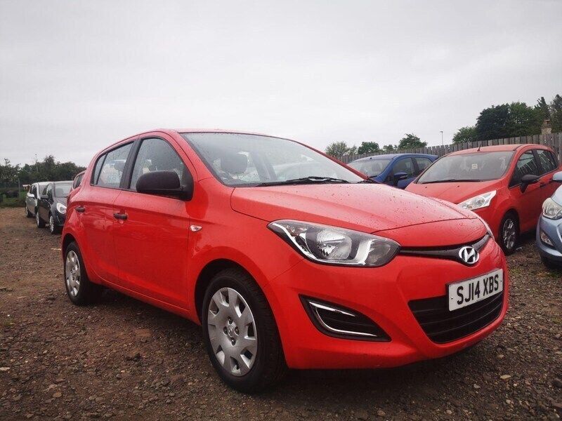 Red Used 2014 Hyundai i20 Classic Hatchback | £5,795 (Super price) - Image 1/4