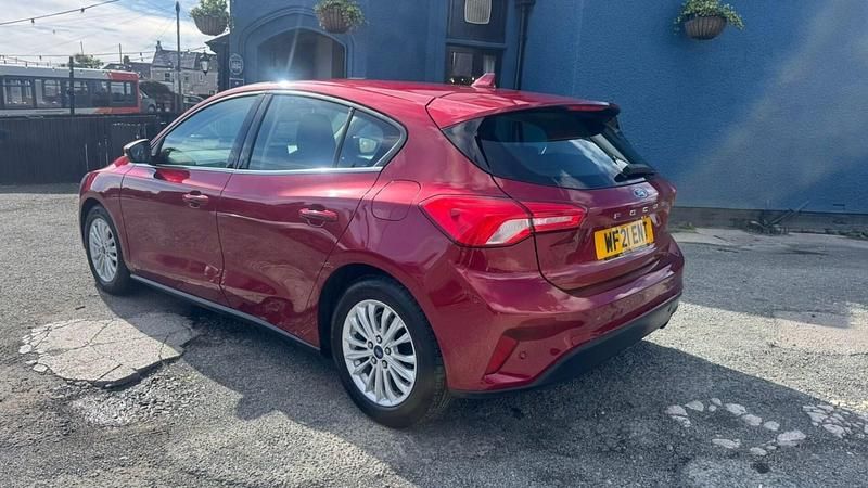 Usado Ford Focus Titanium 125 HP (91 kW) 2021 Vermelho Citadino