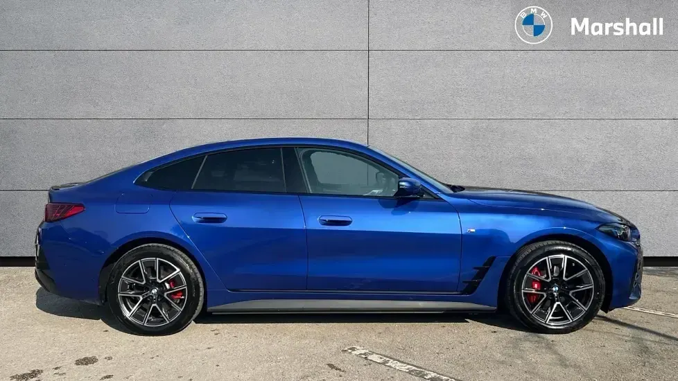 Usado BMW i4 M Sport 250 kW (340 CV) 2025 Azul Berlina