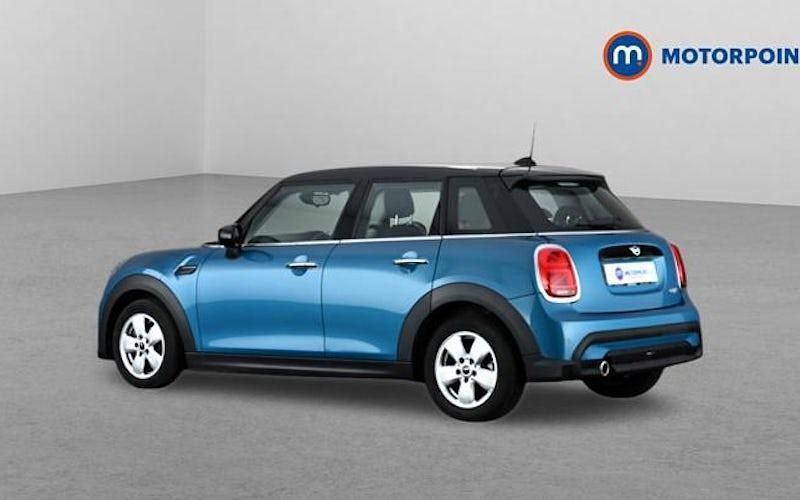 Begagnad Mini Cooper Classic 136 HK (100 kW) 2022 Blå Halvkombi