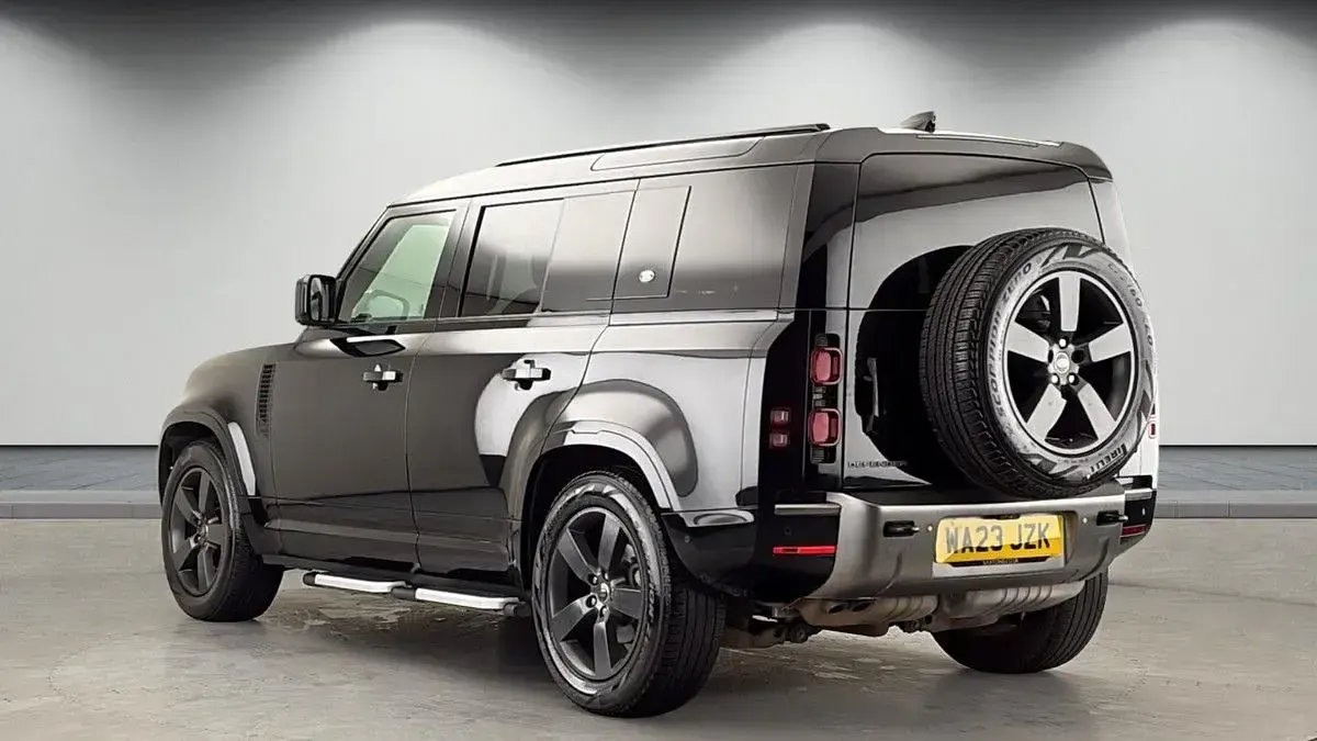 Used Land Rover Defender HSE Dynamic 250 HP (183 kW) 2023 Santorini black SUV