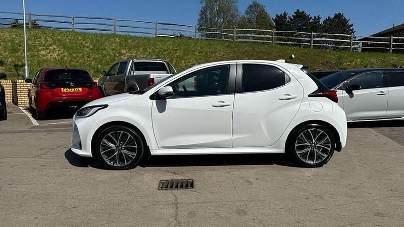 Second-hand Toyota Yaris Hybrid 116 CP (85 kW) 2023 Alb Hatchback