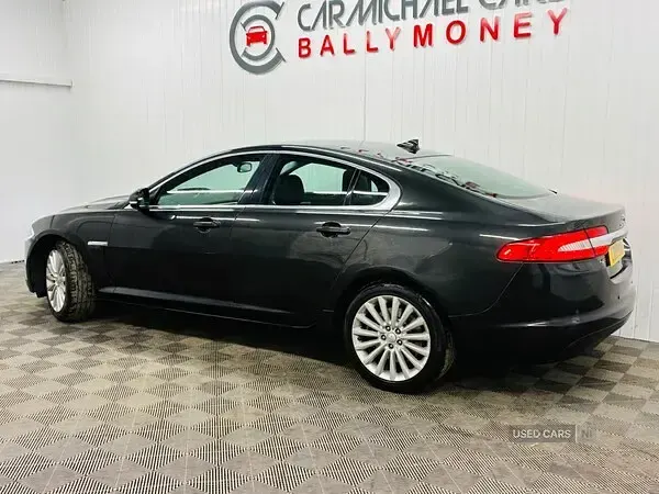 Used Jaguar XF Luxury 200 HP (147 kW) 2015 Grey Sedan