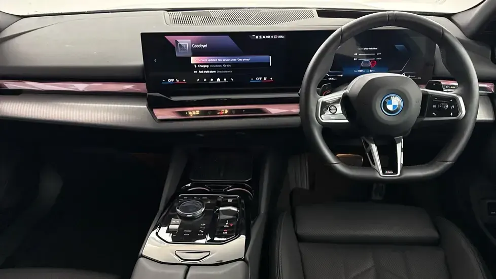 Usado BMW 530e M Sport 295 HP (216 kW) 2025 Cinzento Carrinha