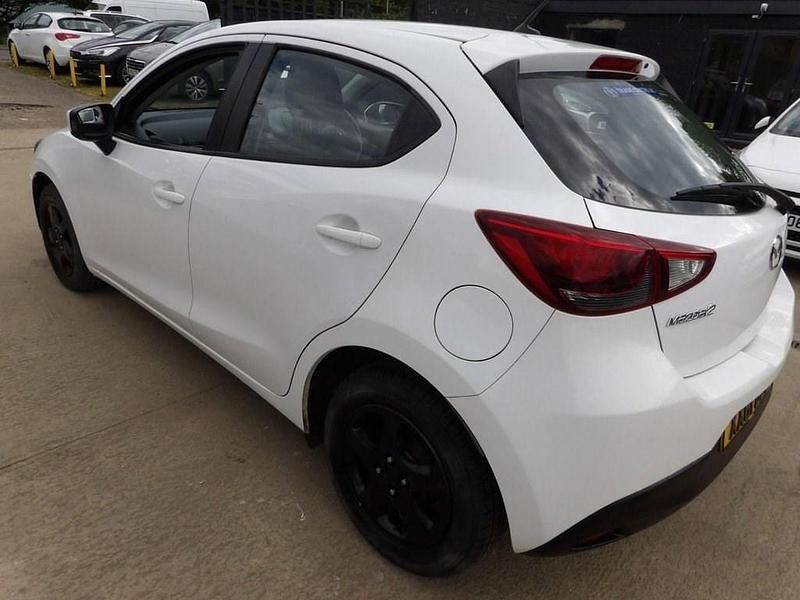 Used Mazda 2 75 HP (55 kW) 2016 White Hatchback