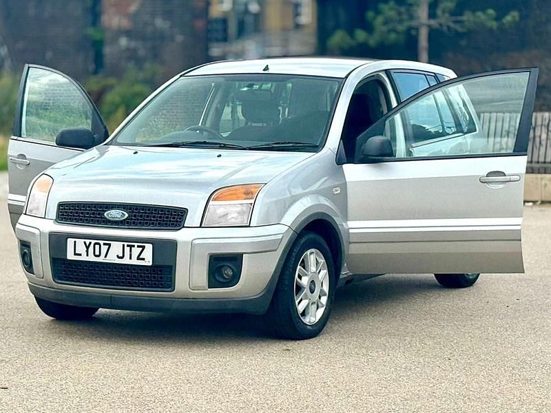 Used Ford Fusion Zetec 2007 Silver Hatchback