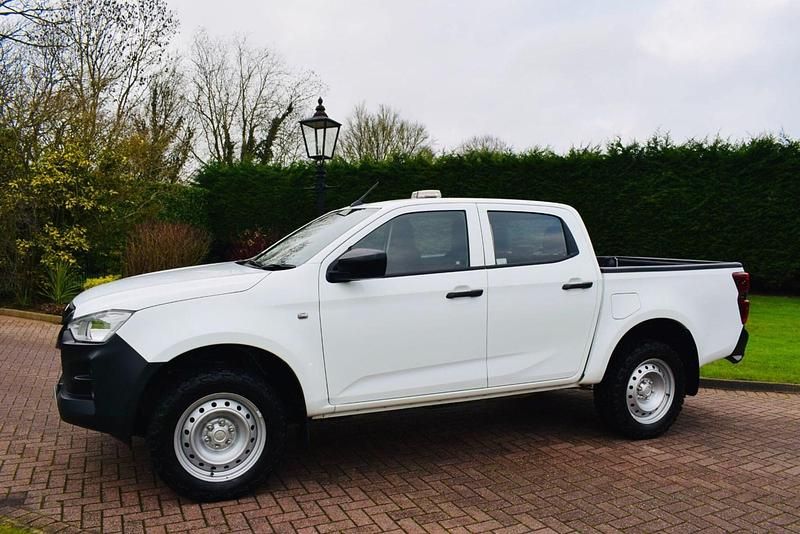 Second-hand Isuzu D-Max 163 CP (119 kW) 2023 Alb Pickup