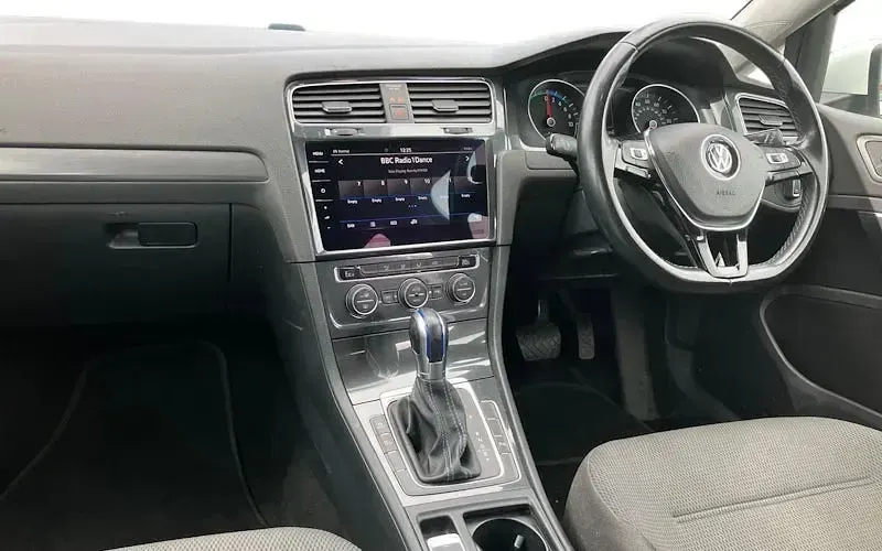 Używany VW e-Golf 99 kW (135 KM) 2018 Biały Hatchback