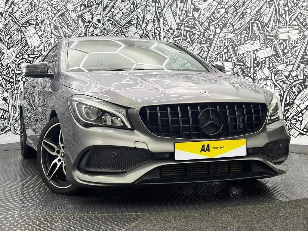 Usado Mercedes CLA220 AMG line 177 CV (130 kW) 2018 Gris Berlina