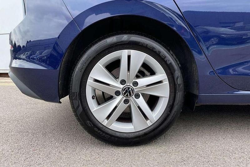 Used VW Golf VIII Life 130 HP (95 kW) 2023 Blue Hatchback