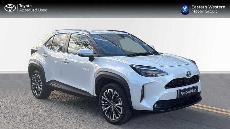 White Used 2023 Toyota Yaris Hybrid SUV | £23,999 (A bit pricey) - Image 1/4