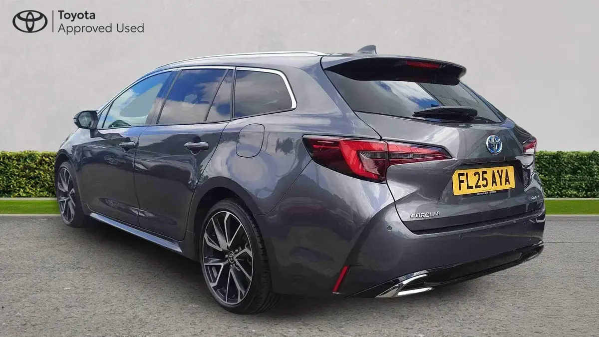 Used Toyota Corolla 196 HP (144 kW) 2025 Grey Estate