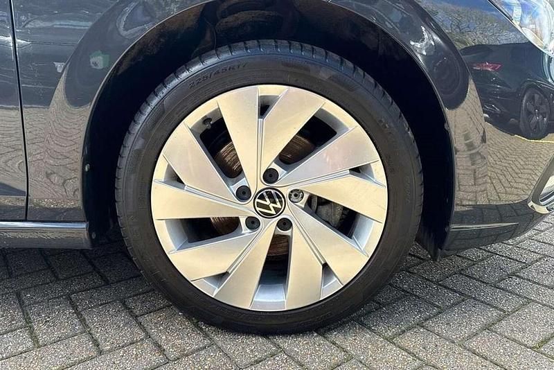 Begagnad VW Golf VIII Style 130 HK (95 kW) 2024 Grå Halvkombi
