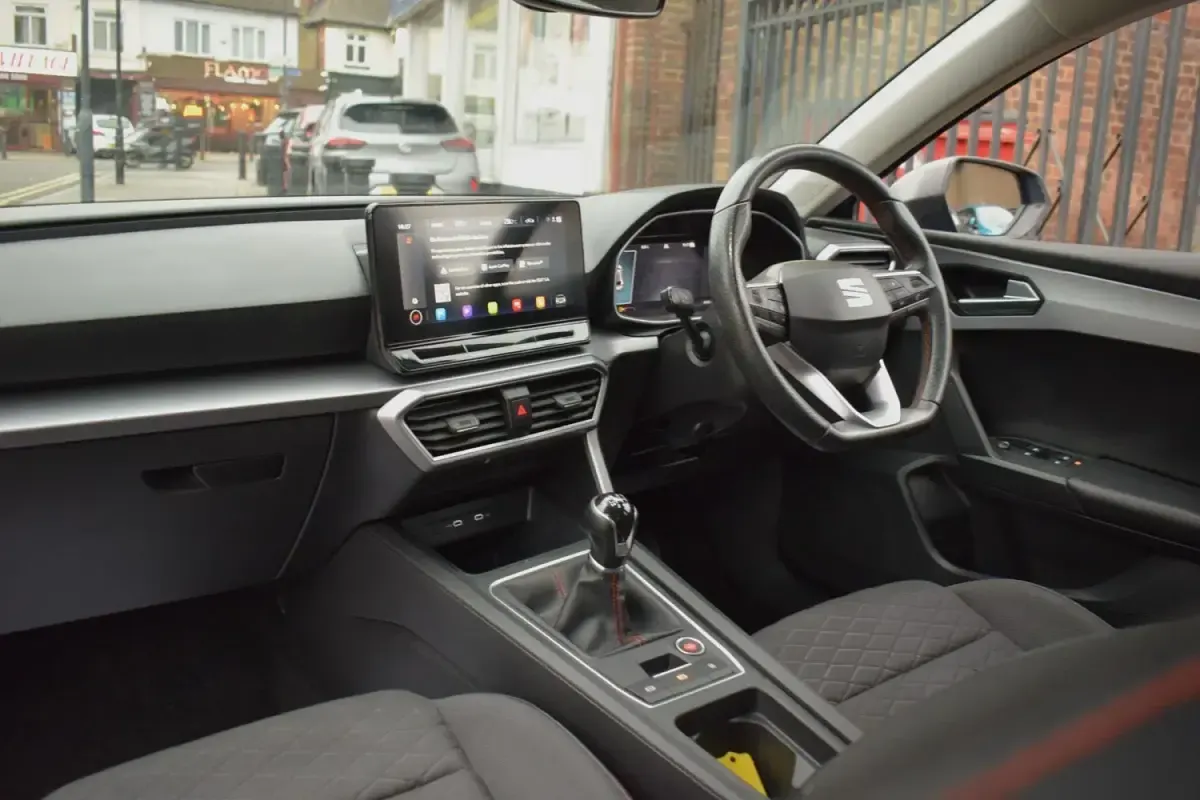 Begagnad Seat Leon FR 130 HK (95 kW) 2020 Blå Halvkombi