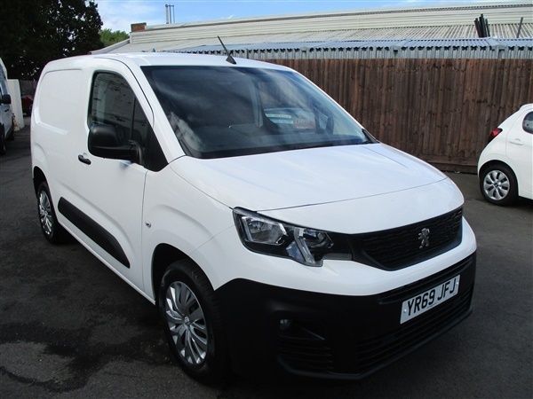 White Used 2019 Peugeot Partner MPV | £8,990 (Fair price) - Image 1/1