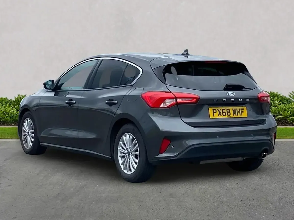 Used Ford Focus Titanium 125 HP (91 kW) 2018 Grey Hatchback