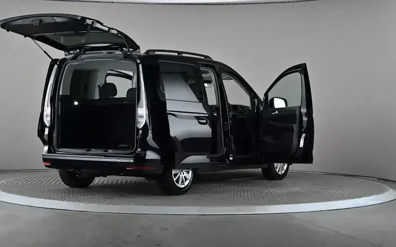 Used VW Caddy Life 122 HP (89 kW) 2023 Black MPV
