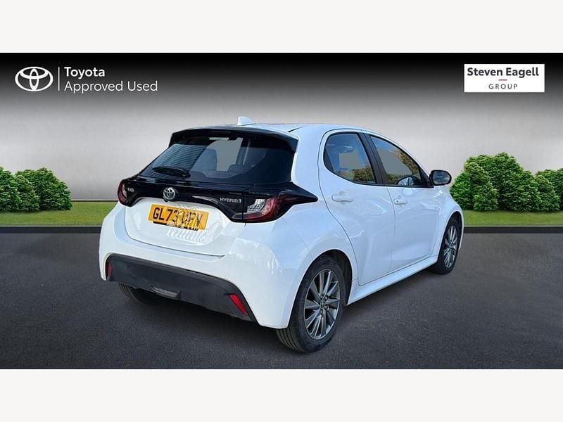 Used Toyota Yaris Hybrid 116 HP (85 kW) 2024 White Hatchback