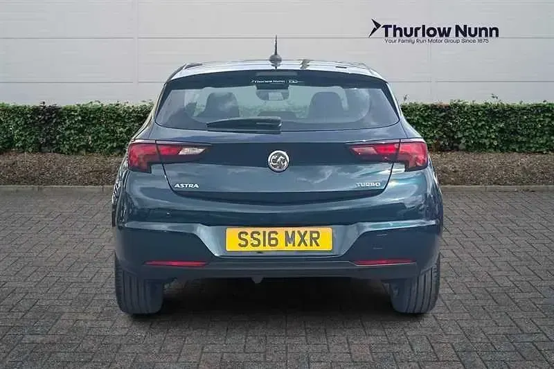 Używany Vauxhall Astra SRi 150 KM (110 kW) 2016 Zielony Hatchback
