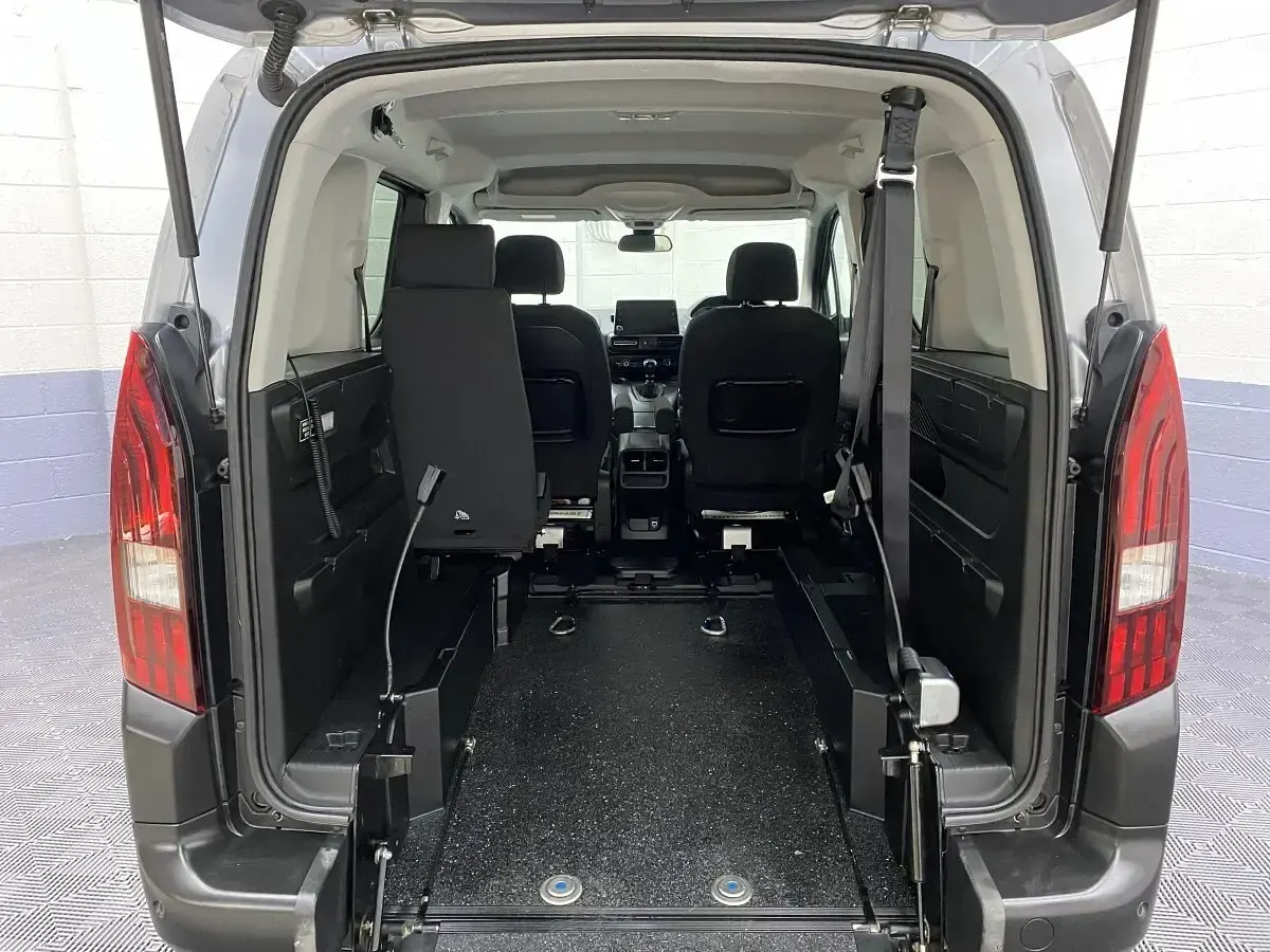 Used Peugeot Rifter Allure 100 HP (73 kW) 2022 Grey MPV