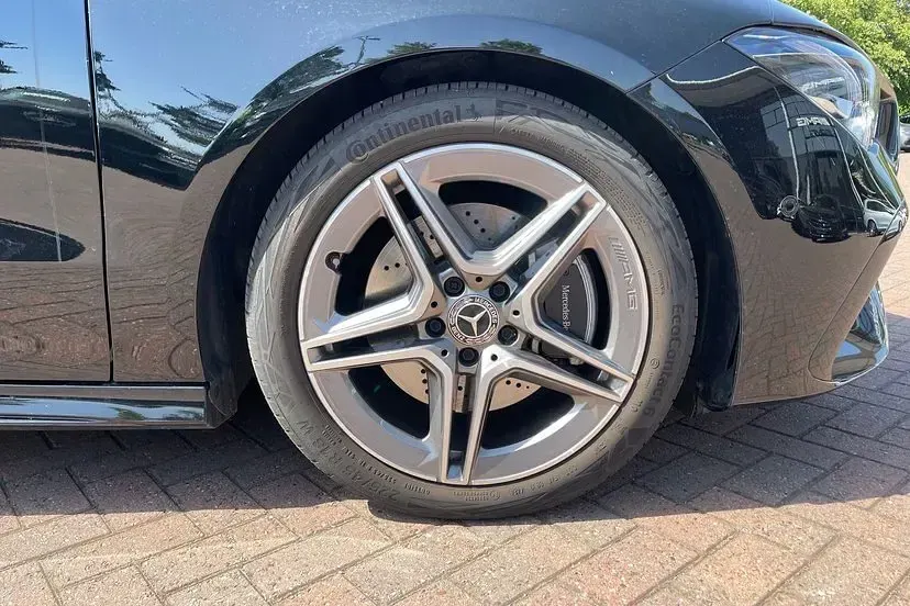 Used Mercedes CLA200 Shooting Brake Executive 175 HP (128 kW) 2025 Cosmos black Estate