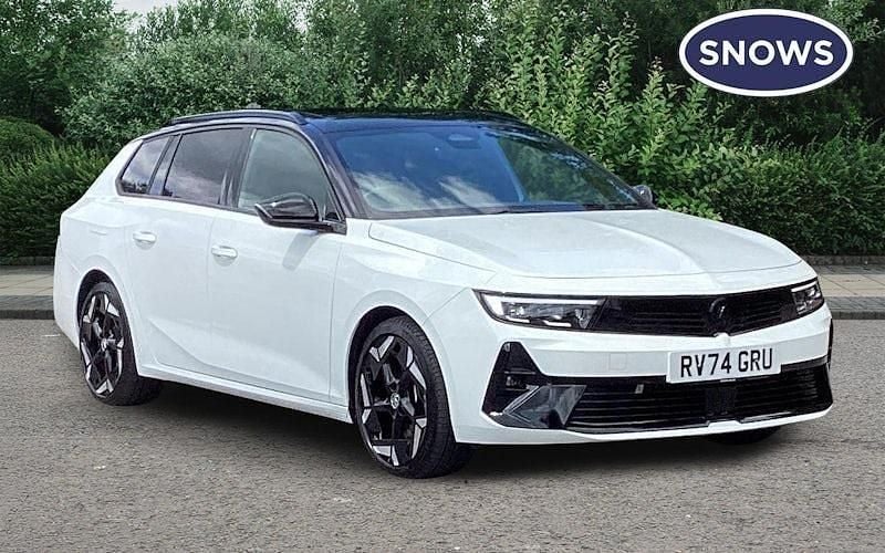 Used Vauxhall Astra GSe 225 HP (165 kW) 2023 White Estate
