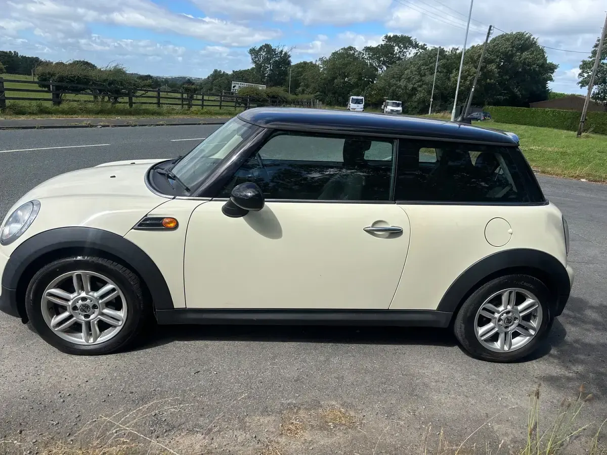 Used Mini Cooper D Hatch 112 HP (82 kW) 2012 White Hatchback
