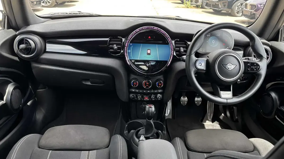 Used Mini Cooper Hatch 134 HP (98 kW) 2021 Silver Hatchback