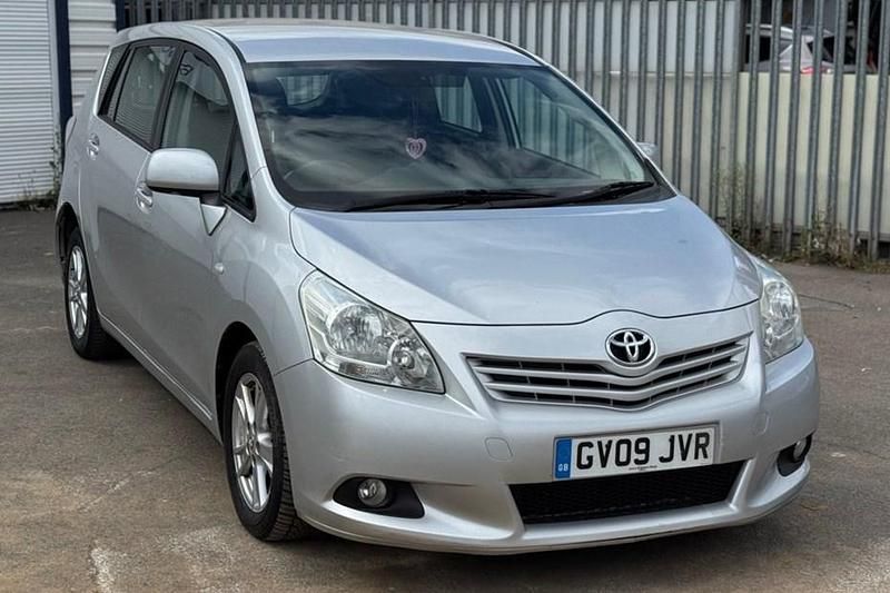 Silver Used 2009 Toyota Verso MPV | £3,950 (A bit pricey) - Image 1/1