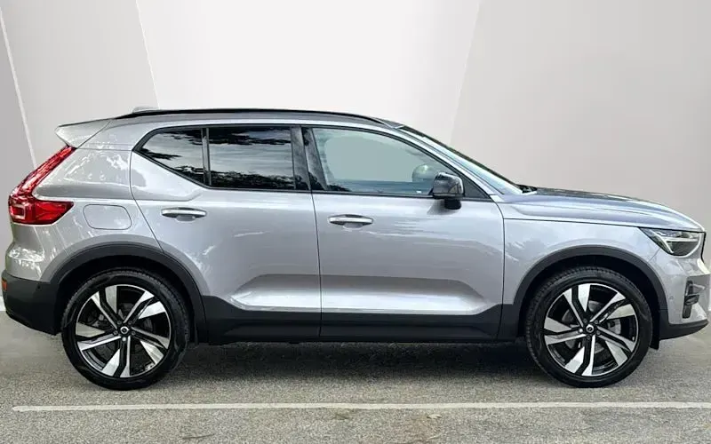 Used Volvo XC40 Ultra 163 HP (119 kW) 2025 Silver SUV