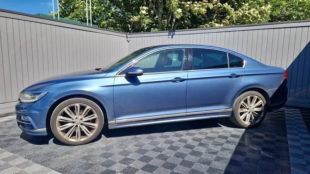 Used VW Passat R-line 150 HP (110 kW) 2018 Blue Sedan