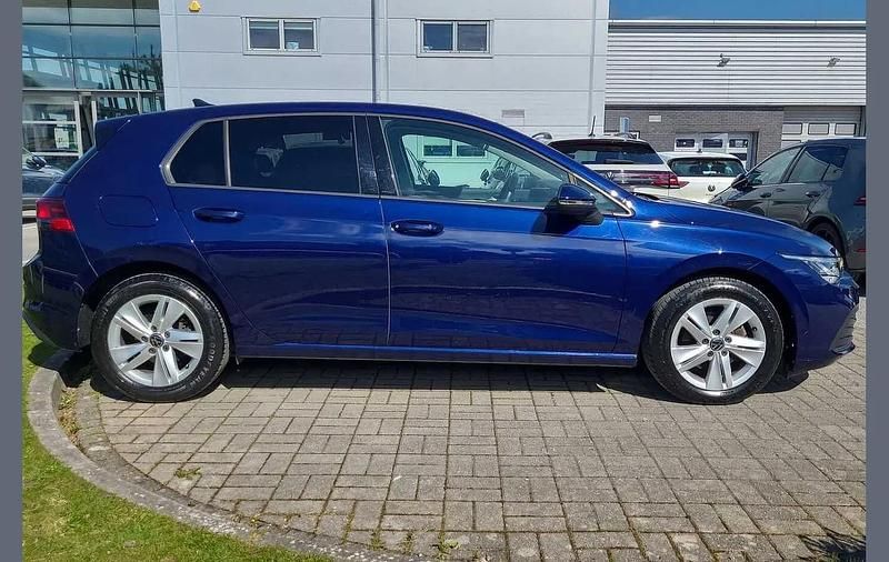 Used VW Golf VIII Life 147 HP (108 kW) 2021 Blue Hatchback