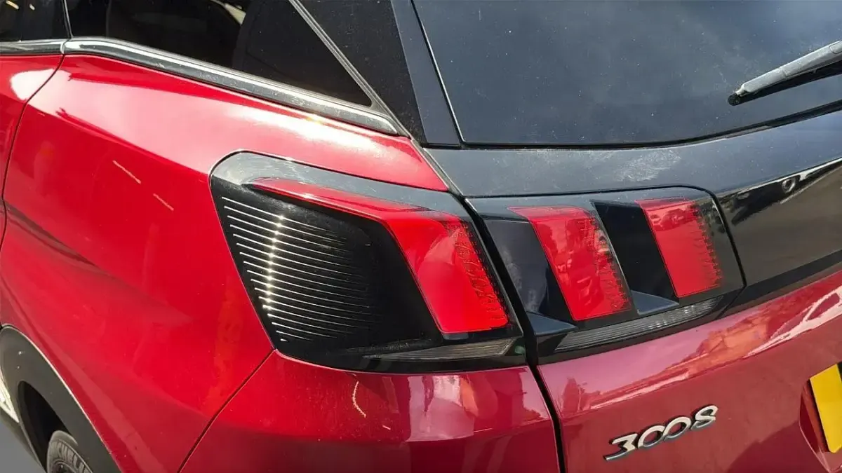 Used Peugeot 3008 Premium 179 HP (131 kW) 2019 Red SUV