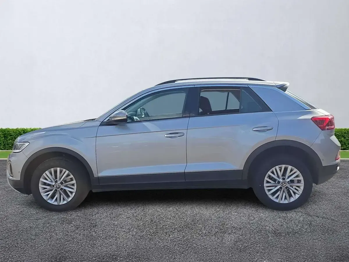 Used VW T-Roc Life 110 HP (80 kW) 2023 Silver SUV
