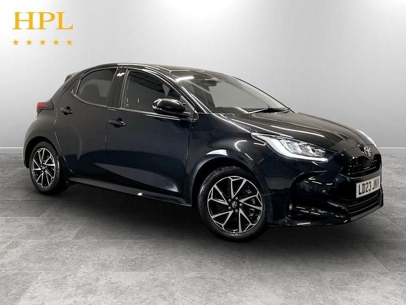 Used Toyota Yaris Hybrid Design 116 HP (85 kW) 2023 Black Hatchback