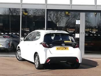 Used Toyota Yaris Hybrid 116 HP (85 kW) 2023 White Hatchback