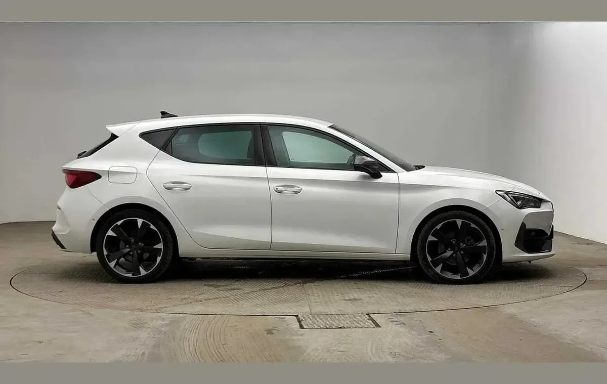 Used Cupra Leon 150 HP (110 kW) 2023 White Hatchback