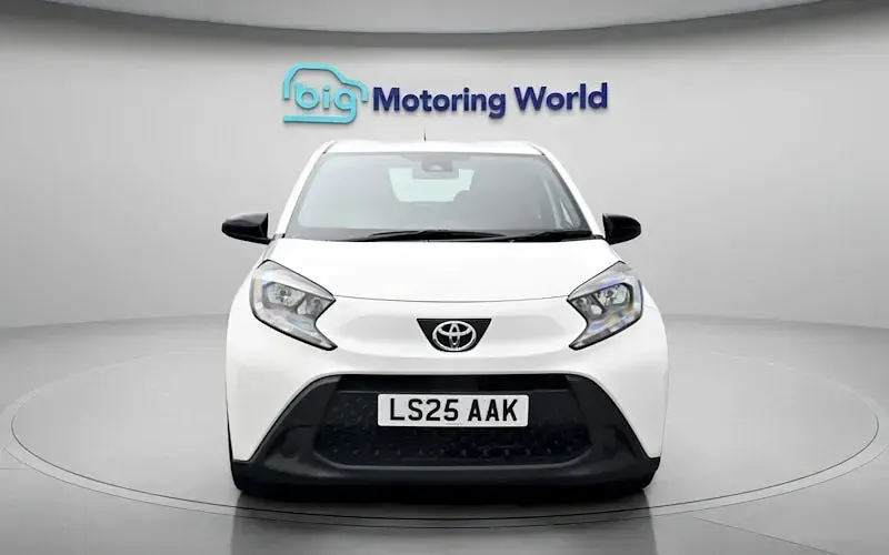 Used Toyota Aygo X PURE 72 HP (52 kW) 2025 White SUV