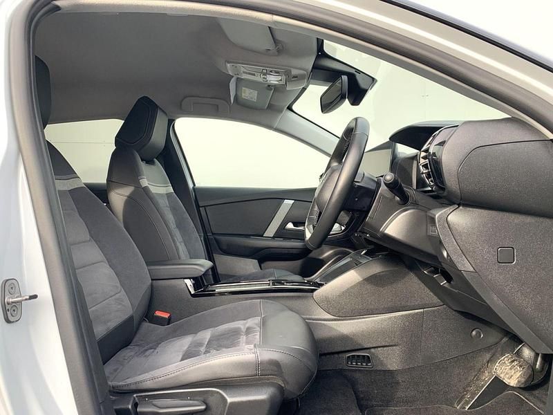 Used Citroën e-C4 100 kW (136 HP) 2024 White Hatchback