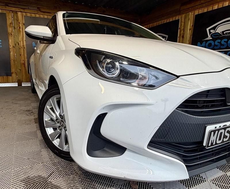 Used Toyota Yaris Hybrid 2021 White Hatchback